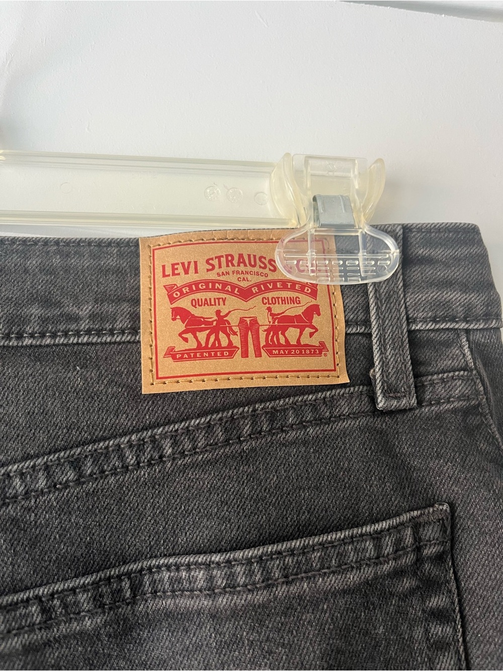Levi's Mid-rise Black Women's Denim Shorts - Picture 5 of 6